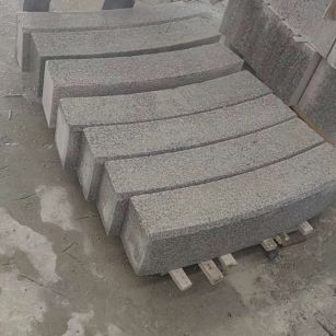 清远芝麻白弧形路牙石