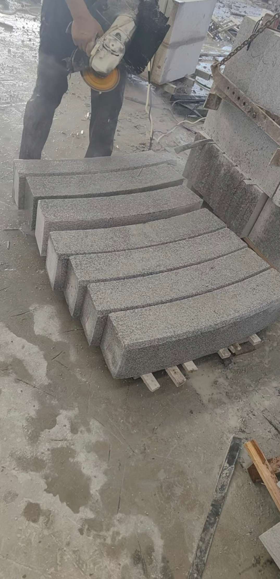 清远芝麻白弧形路牙石